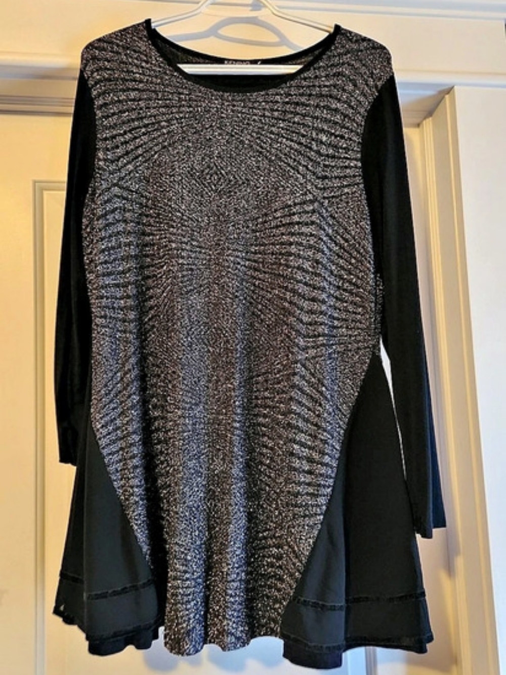 KENSING Metallic Long Sleeve Tunic Black & Silver Size Medium